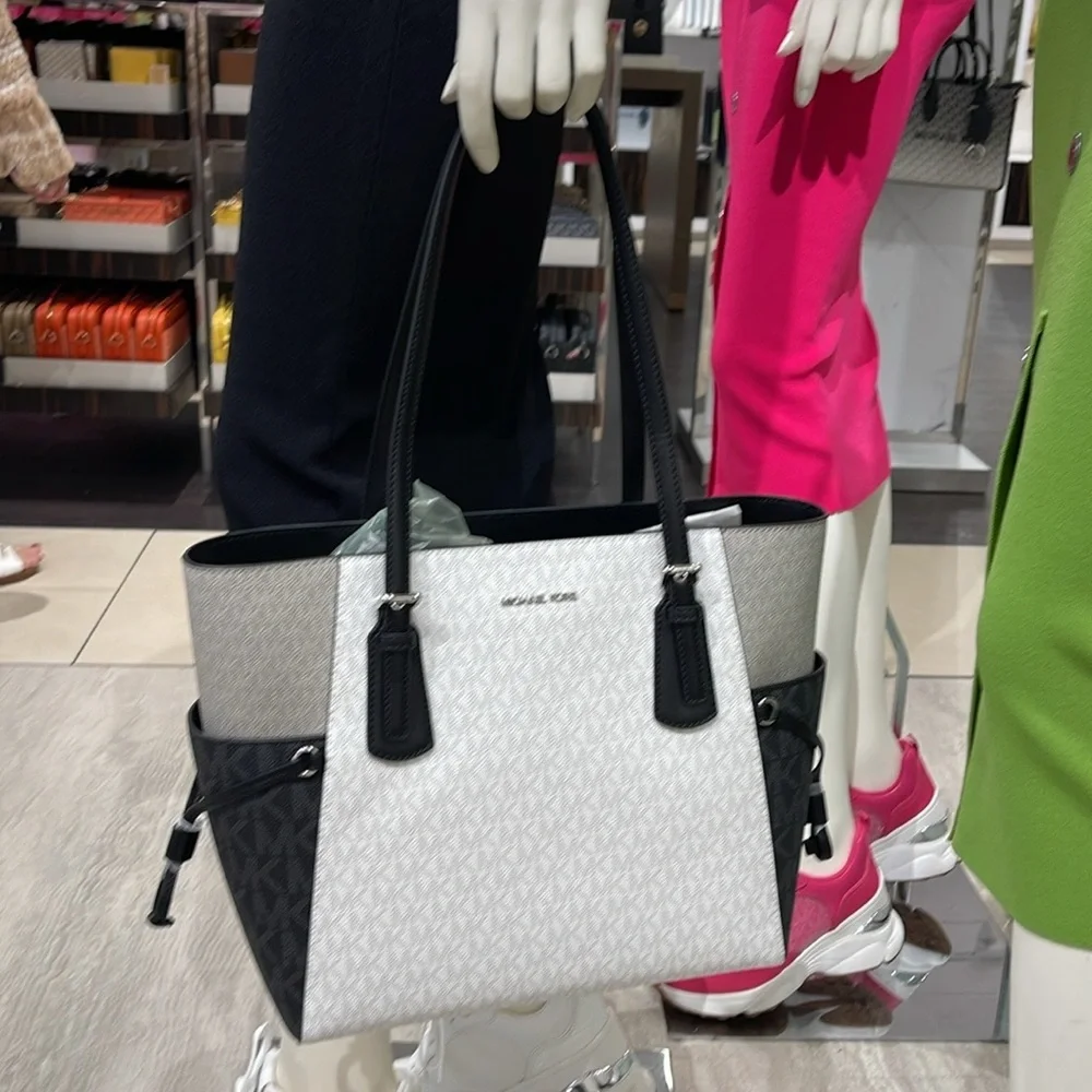 Michael Kors Voyager Large Color-Block Signature Logo Tote Bag
Optic White Mult - Picture 2 of 16